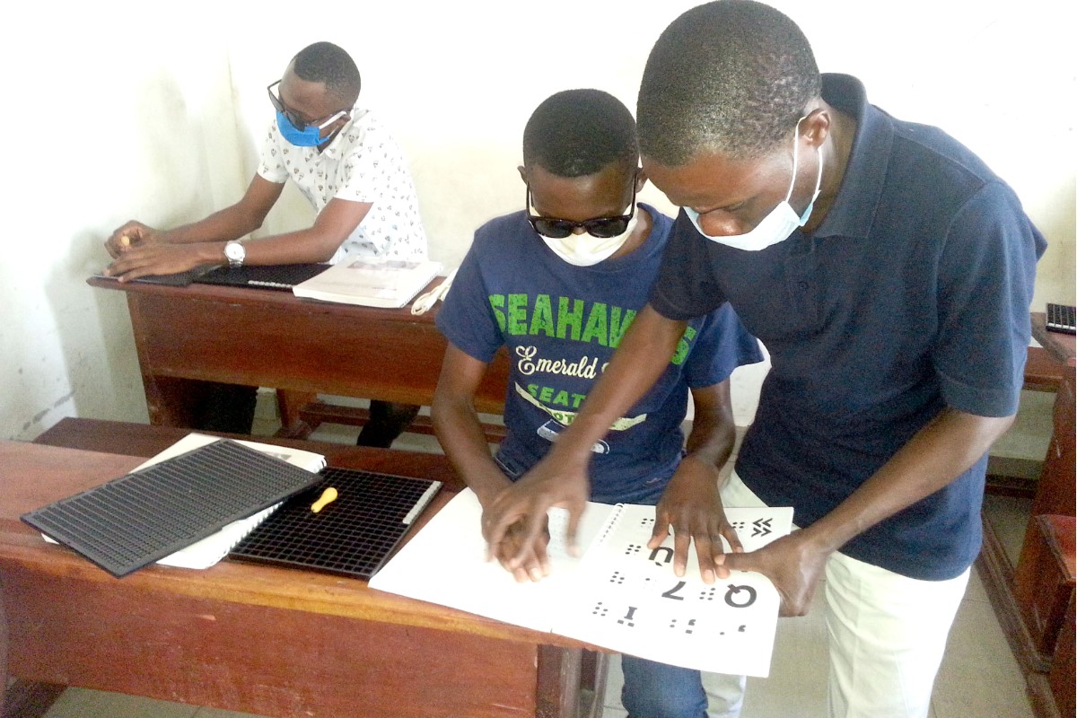 Education: Renforcer les connaissances du personnel en Braille